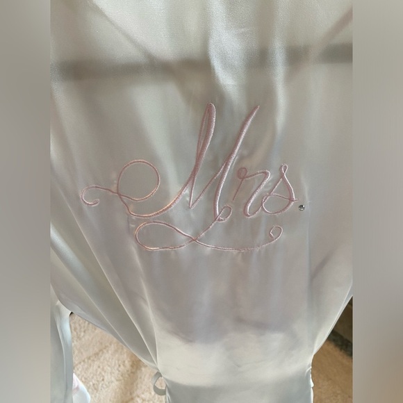 White and Pink Mrs. Robe with Chemise Set Size Medium Linea Donatella - Picture 5 of 14